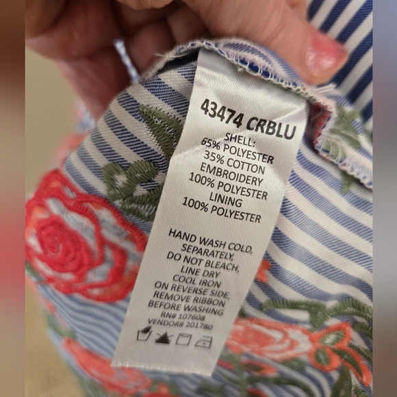 Madison Leigh Embroidered Off Shoulder Dress - EUC - Picture 6 of 6